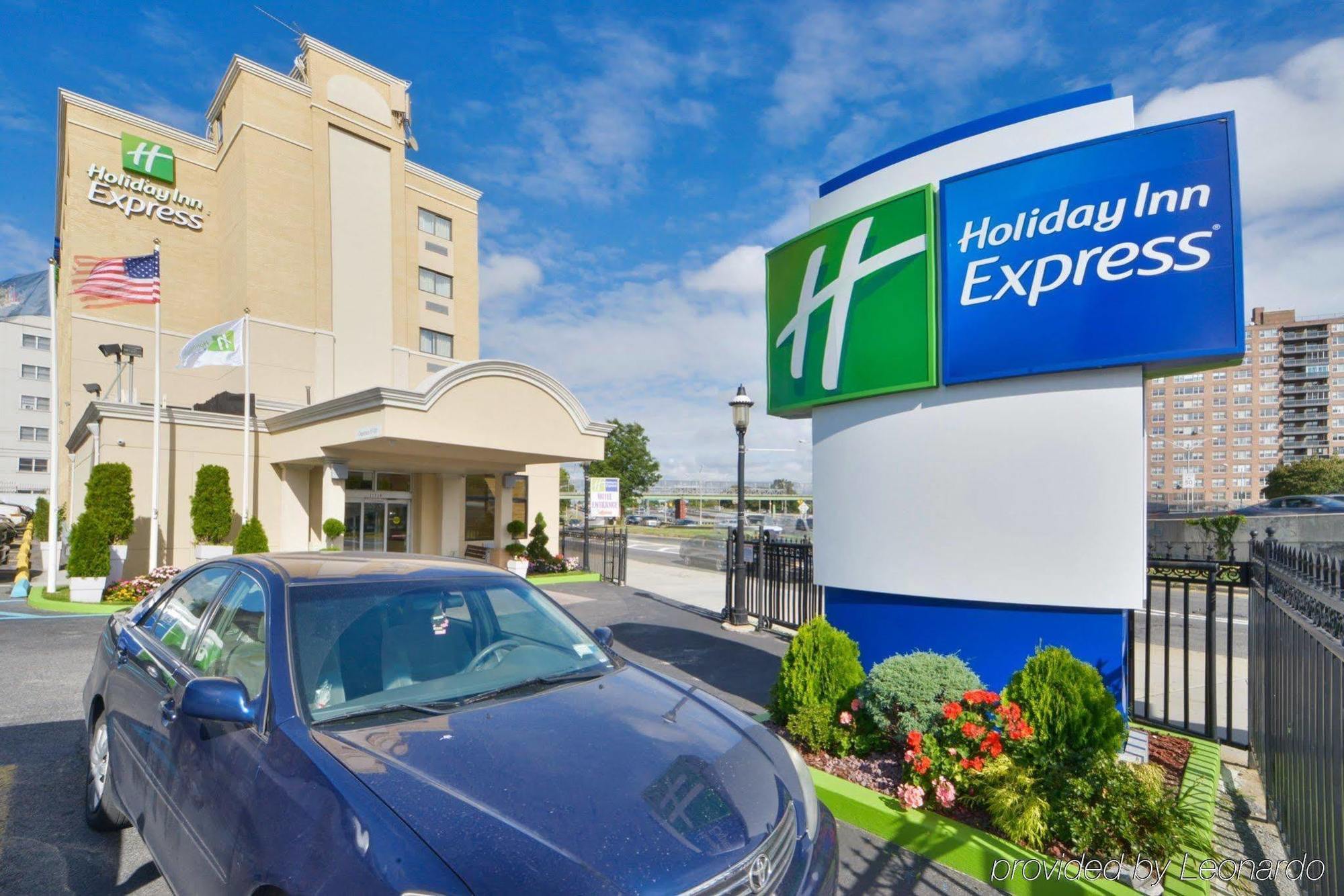 Holiday Inn Express Laguardia Airport, An Ihg Hotel Ню Йорк Екстериор снимка